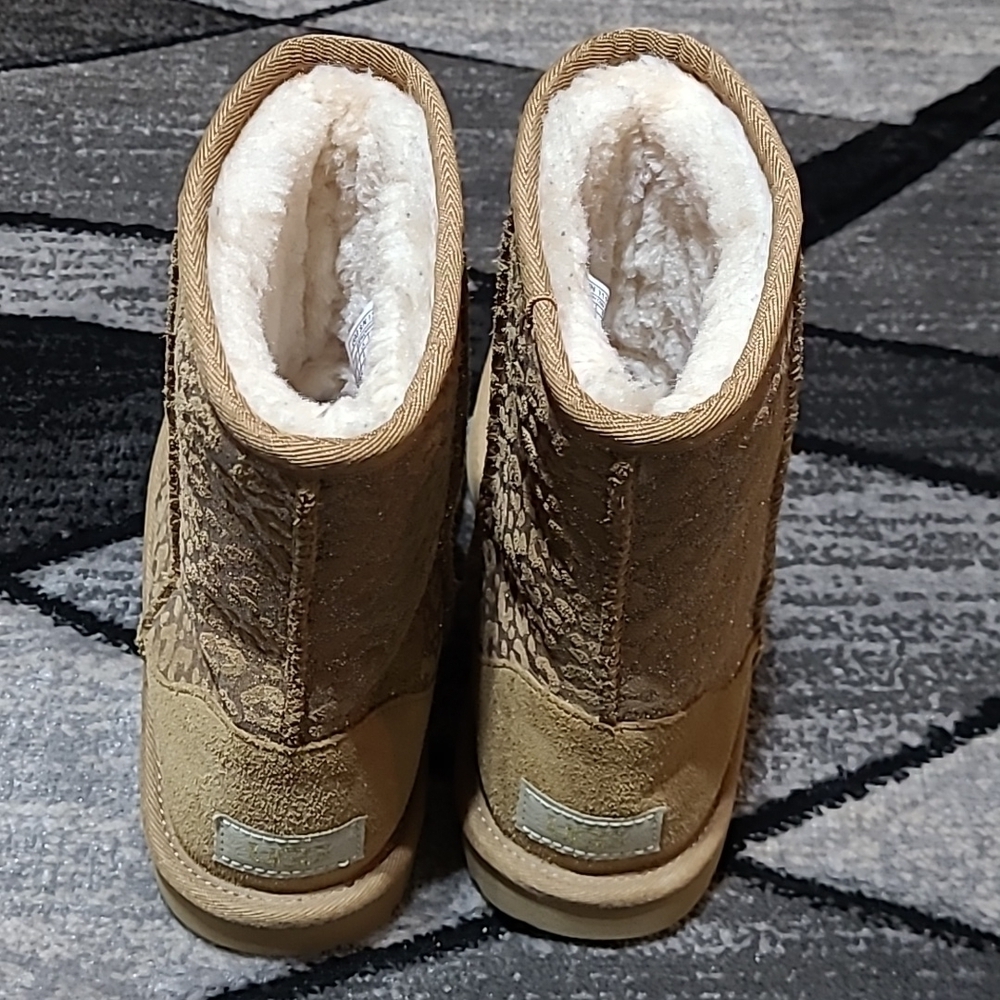 UGG GLITTER SNOW LEOPARD PRINT CLASSIC SHORT CHESTNUT BOOTS - Picture 5 of 15